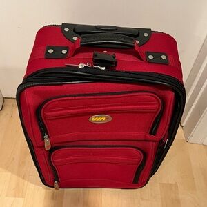 Via Rail 18.5-Inch Expandable Spinner Suitcase